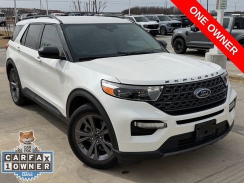 Used 2022 Ford Explorer XLT w/ Equipment Group 202A image 4
