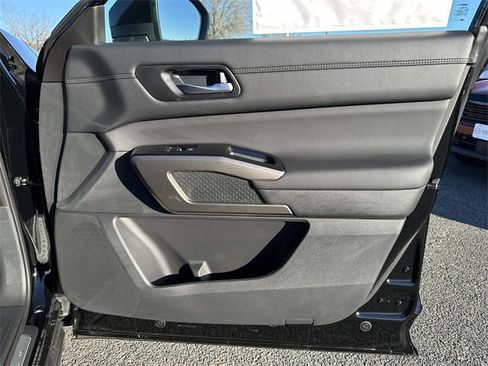 New 2025 Nissan Pathfinder Platinum w/ Cargo Package image 8