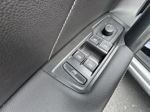 Used 2024 Volkswagen Tiguan SE image 14