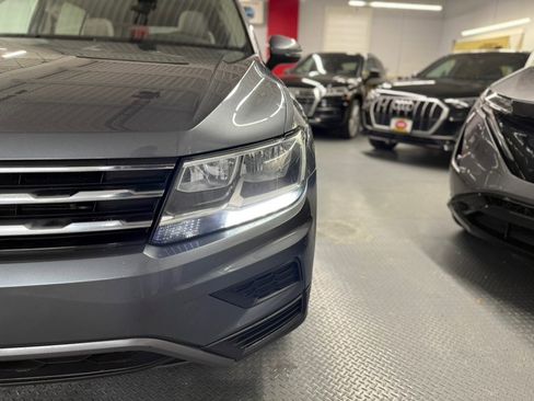 Used 2021 Volkswagen Tiguan SE w/ Panoramic Sunroof Package image 14