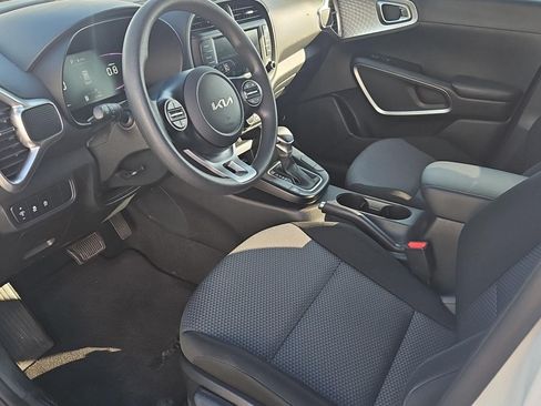 Used 2025 Kia Soul LX w/ LX Technology Package FWD image 14