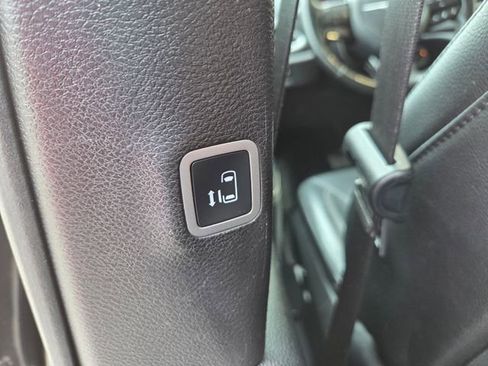 Used 2020 Chrysler Pacifica Touring-L Plus w/ Advanced Safetytec Group FWD image 31