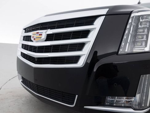 Used 2016 Cadillac Escalade Luxury AWD/4WD image 15