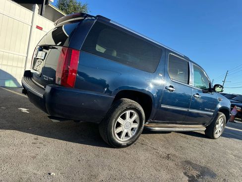 Used 2007 Cadillac Escalade ESV AWD w/ Information Package image 4