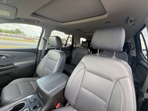 Used 2018 Chevrolet Traverse Premier w/ Driver Confidence II Package FWD image 13