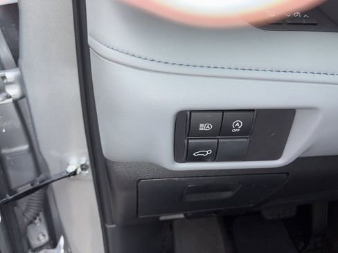 Used 2024 Toyota Highlander XLE image 18