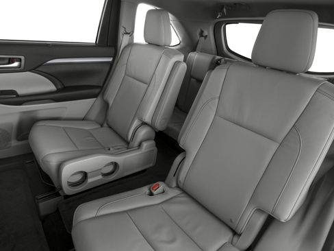 Used 2016 Toyota Highlander XLE image 11