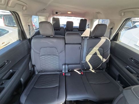 Used 2025 Nissan Pathfinder SV image 41