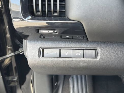 Used 2025 Nissan Pathfinder SV AWD/4WD image 17
