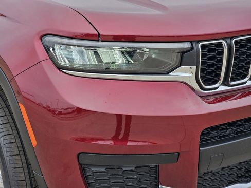 New 2025 Jeep Grand Cherokee L Laredo image 9