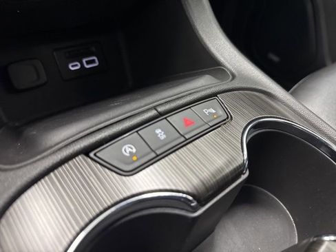 Used 2023 GMC Acadia SLT w/ Preferred Package FWD image 20