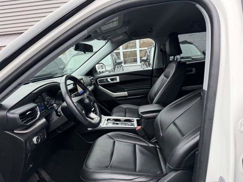 Used 2022 Ford Explorer XLT w/ Equipment Group 202A image 31