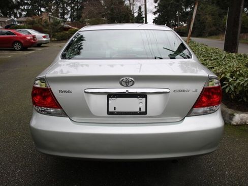 Used 2005 Toyota Camry LE image 10