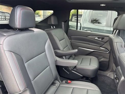 Used 2025 Chevrolet Traverse Z71 w/ Driver Confidence Package image 9