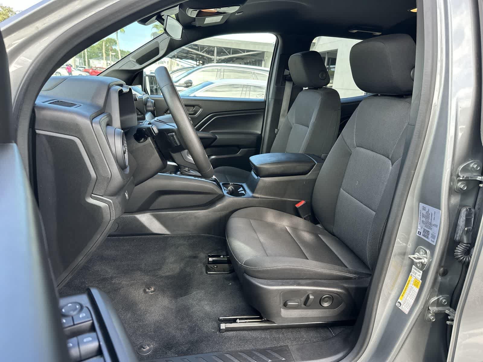 Used 2024 Chevrolet Colorado W/T w/ WT Convenience Package II RWD image 3