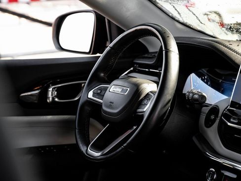 Used 2022 Jeep Compass Limited image 24