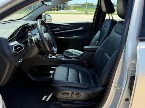 Used 2022 Chevrolet Bolt EUV Premier w/ Sun & Sound Package FWD image 13