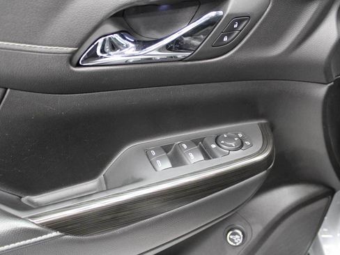 Used 2023 GMC Acadia SLT image 15