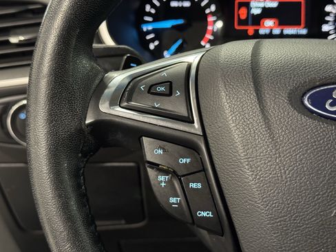 Used 2018 Ford Edge SEL image 29