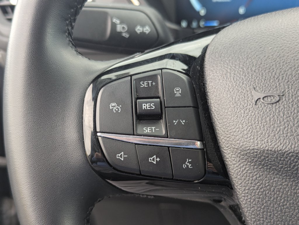 Used 2025 Ford Escape Platinum AWD/4WD image 23