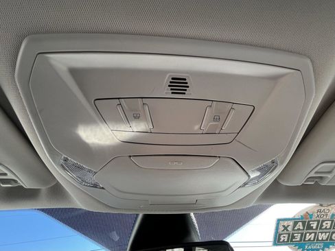 Used 2019 Ford Escape Titanium image 9