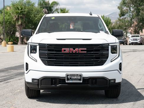 Used 2024 GMC Sierra 1500 Elevation AWD/4WD image 2
