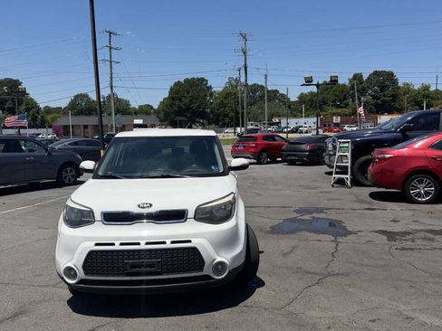 Used 2016 Kia Soul ! FWD image 3