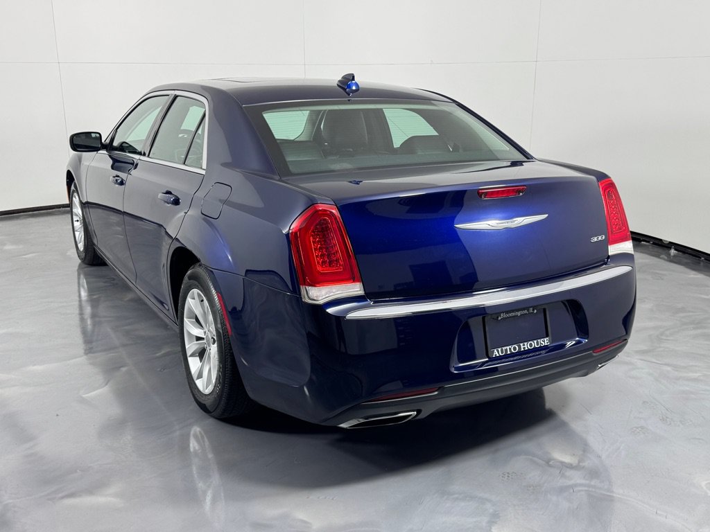 Used 2016 Chrysler 300 Limited RWD image 7