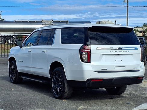 Used 2023 Chevrolet Suburban LT image 5