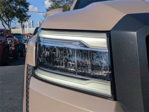 Used 2024 Nissan Frontier Pro-X image 9