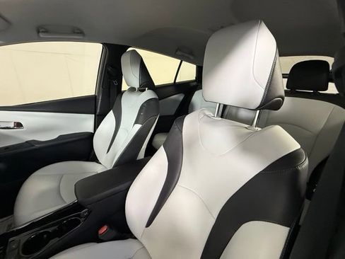 Used 2019 Toyota Prius XLE FWD image 16