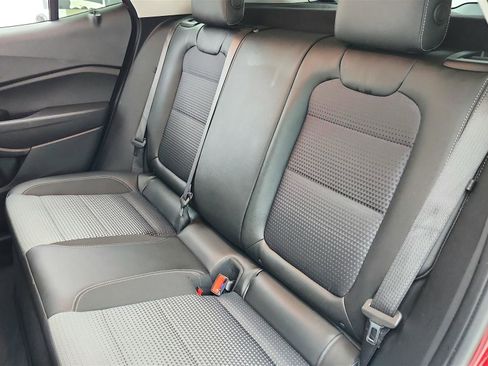 Used 2025 Chevrolet Trax LT w/ LT Convenience Package FWD image 32