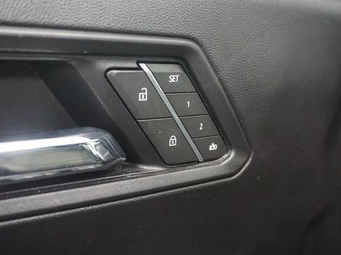 Used 2025 Chevrolet Colorado ZR2 w/ Technology Package AWD/4WD image 11