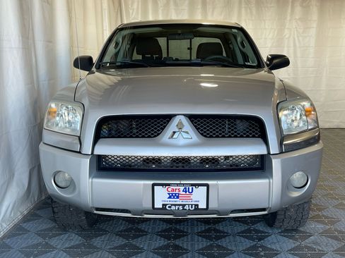 Used 2006 Mitsubishi Raider LS image 2