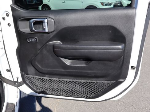 Used 2018 Jeep Wrangler Unlimited Sport S AWD/4WD image 38