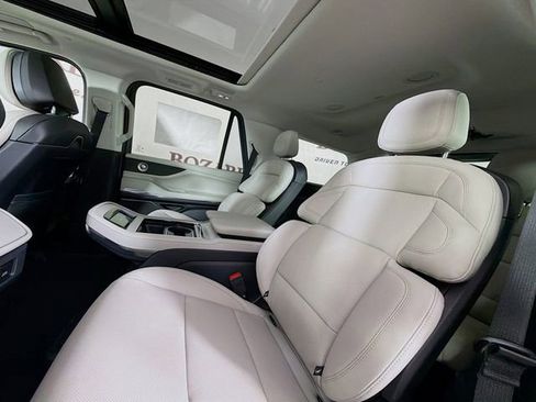 New 2026 Lincoln Navigator Reserve AWD/4WD image 27
