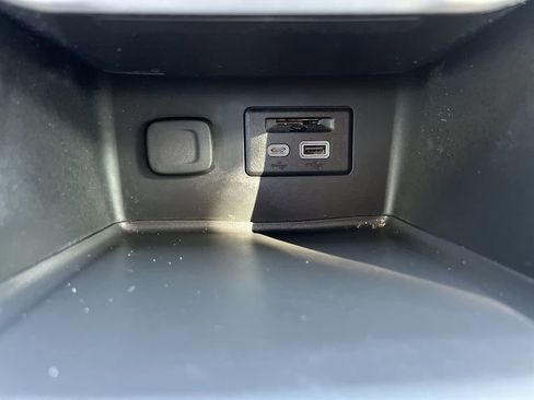 Used 2023 GMC Acadia SLT image 31