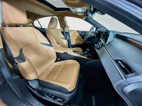 Used 2024 Lexus ES 350 w/ Premium Package FWD image 29