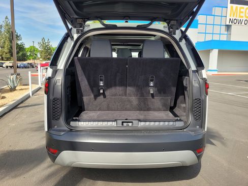 Used 2024 Land Rover Discovery S image 27