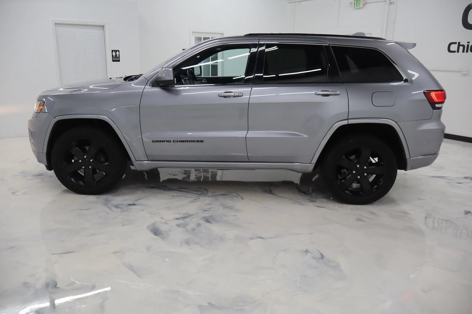 Used 2015 Jeep Grand Cherokee Altitude AWD/4WD image 5