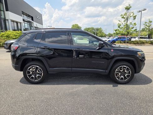 Used 2023 Jeep Renegade Trailhawk AWD/4WD image 15