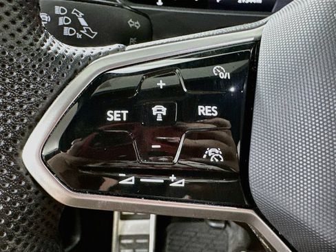 Used 2023 Volkswagen Tiguan SE R-Line FWD image 23