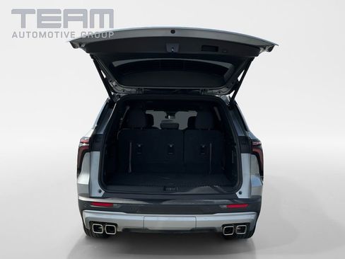 Used 2025 Chevrolet Traverse LT image 13