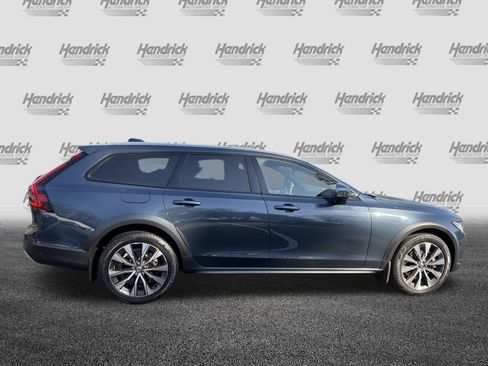 Certified 2022 Volvo V90 B6 Cross Country image 11