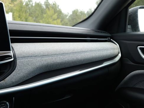 Used 2024 Jeep Compass Latitude image 24