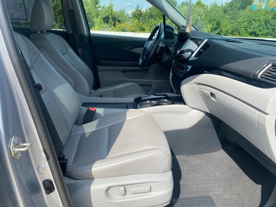 Used 2016 Honda Pilot Touring image 32