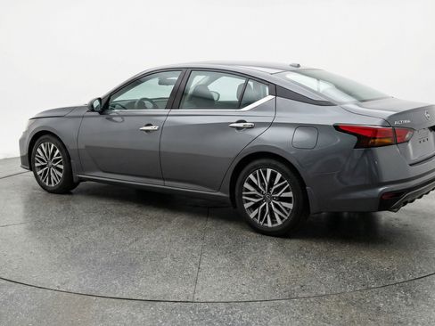 Used 2025 Nissan Altima 2.5 SV image 6