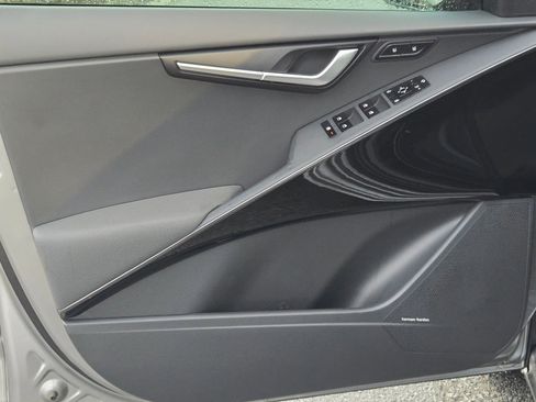 New 2026 Kia Niro SX FWD image 19
