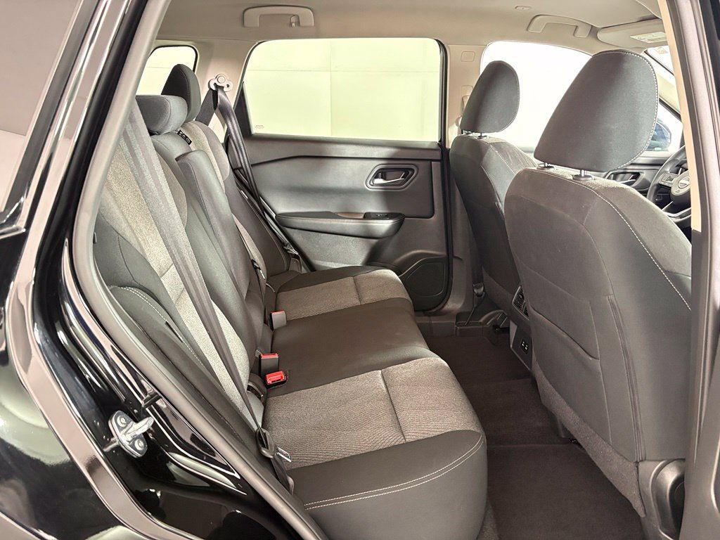 Used 2024 Nissan Rogue SV FWD image 39