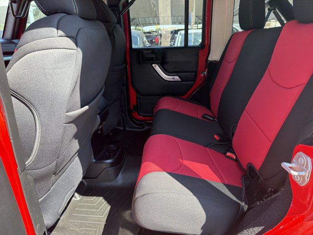 Used 2018 Jeep Wrangler Unlimited Sahara w/ Connectivity Group AWD/4WD image 17